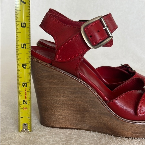 Chloe Women's Red Leather Sandals - Picture 9 of 10